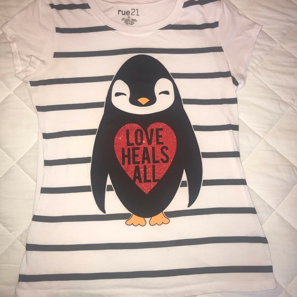 rue 21 T-shirt. Woman’s cut. Size XL